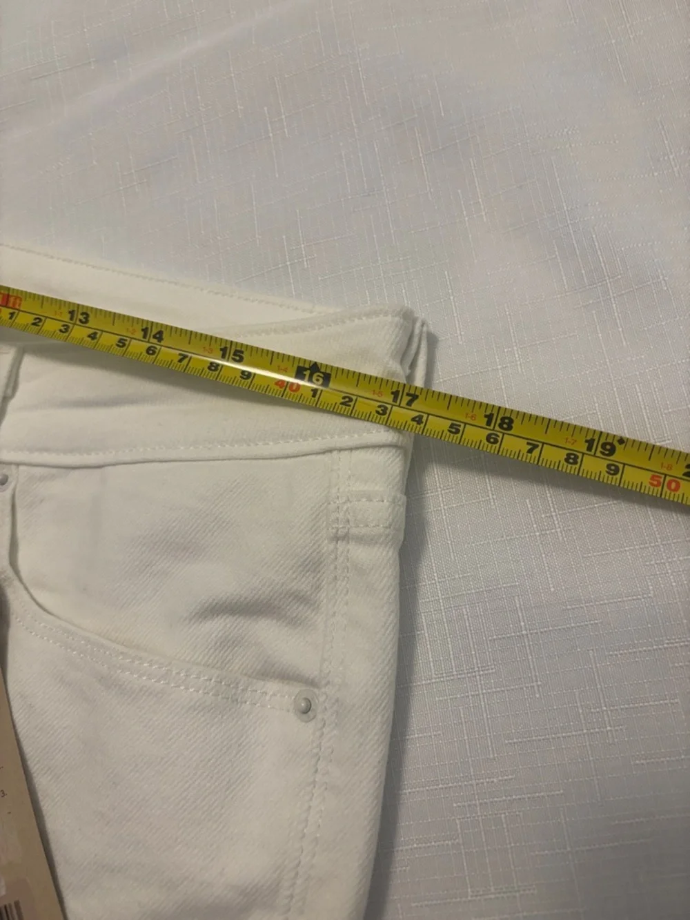 Levi's White Denim Bermuda Shorts - Classic Five-Pocket Style SZ 31 casual NWT - Picture 7 of 9